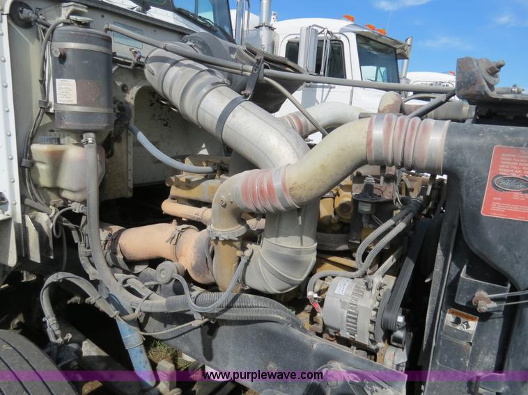 image for item B4523 2000 Peterbilt 377 semi truck