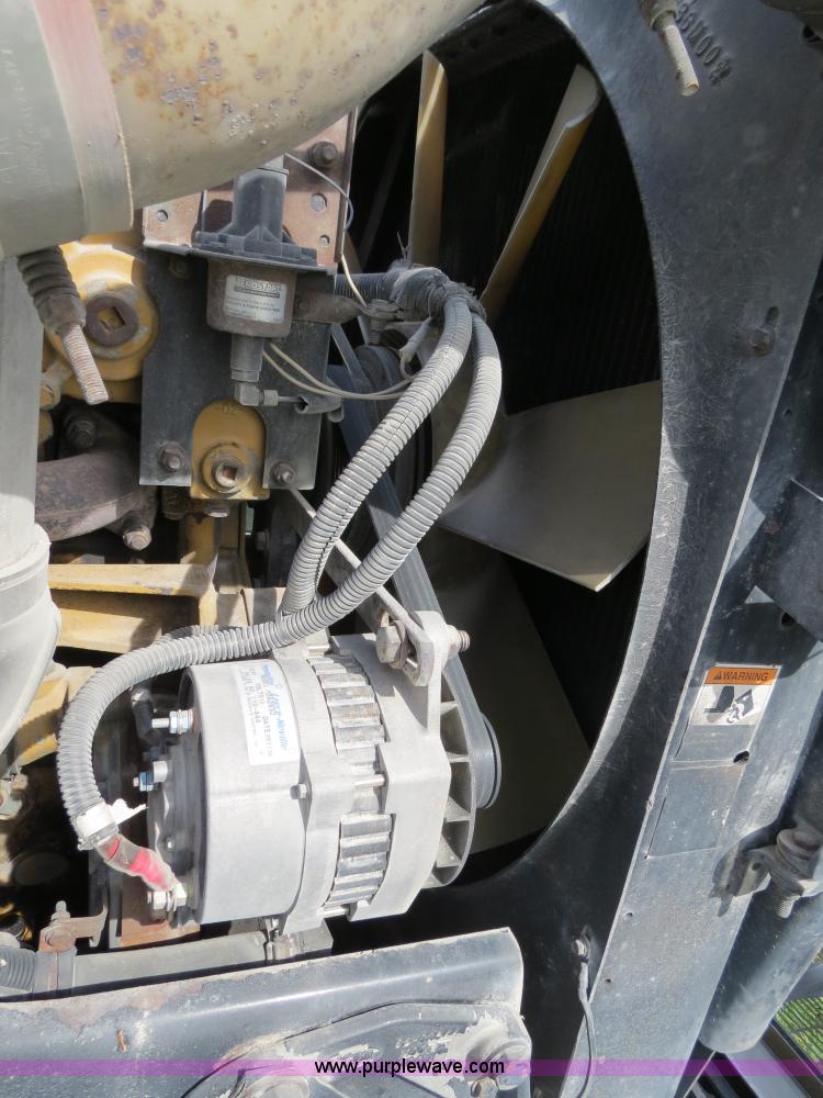 image for item B4523 2000 Peterbilt 377 semi truck