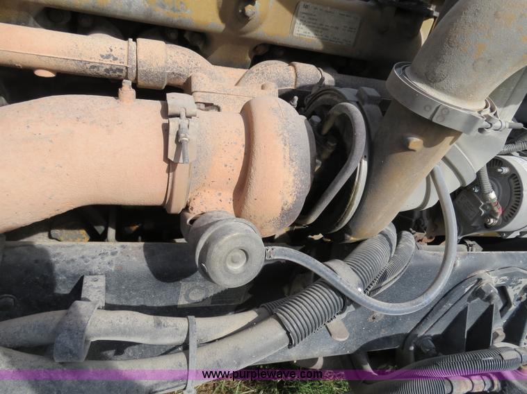 image for item B4523 2000 Peterbilt 377 semi truck