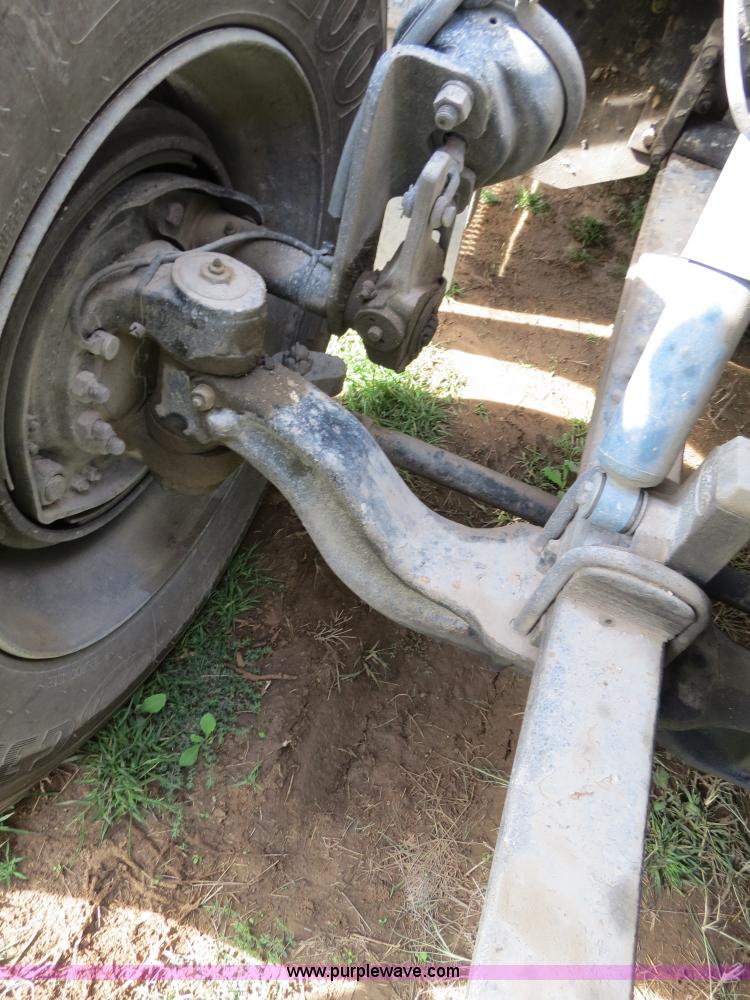 image for item B4523 2000 Peterbilt 377 semi truck