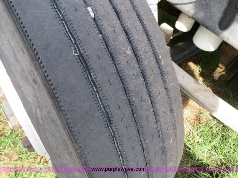 image for item B4523 2000 Peterbilt 377 semi truck