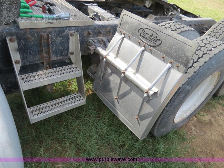 image for item B4523 2000 Peterbilt 377 semi truck
