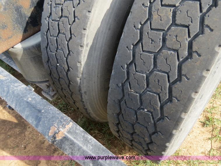 image for item B4523 2000 Peterbilt 377 semi truck