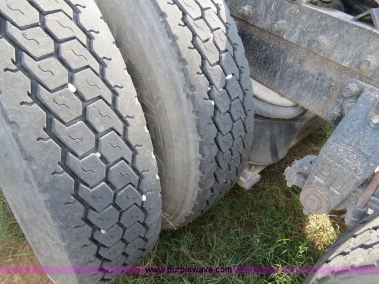 image for item B4523 2000 Peterbilt 377 semi truck