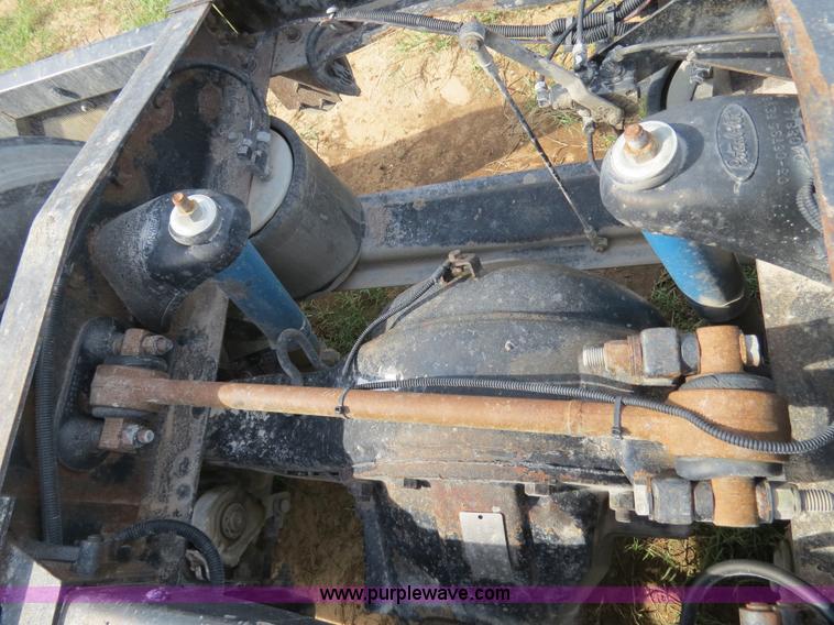 image for item B4523 2000 Peterbilt 377 semi truck