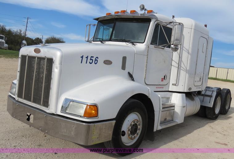 image for item B4524 2000 Peterbilt 377 semi truck