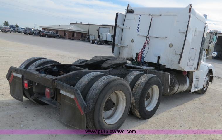 image for item B4524 2000 Peterbilt 377 semi truck