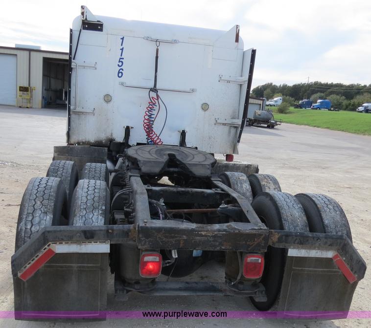 image for item B4524 2000 Peterbilt 377 semi truck