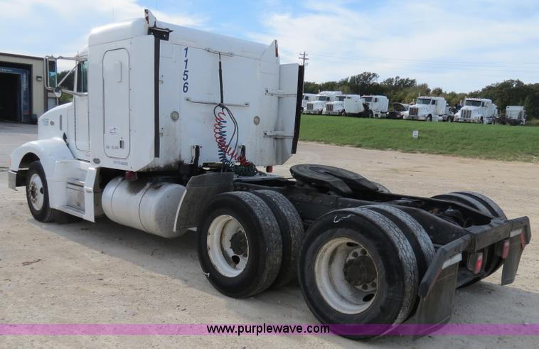 image for item B4524 2000 Peterbilt 377 semi truck
