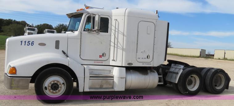 image for item B4524 2000 Peterbilt 377 semi truck