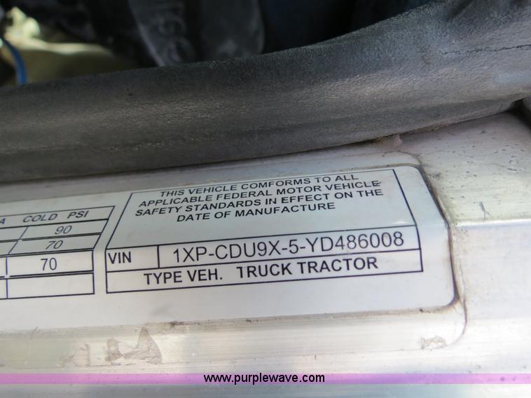 image for item B4524 2000 Peterbilt 377 semi truck