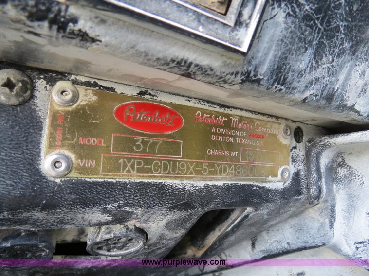 image for item B4524 2000 Peterbilt 377 semi truck