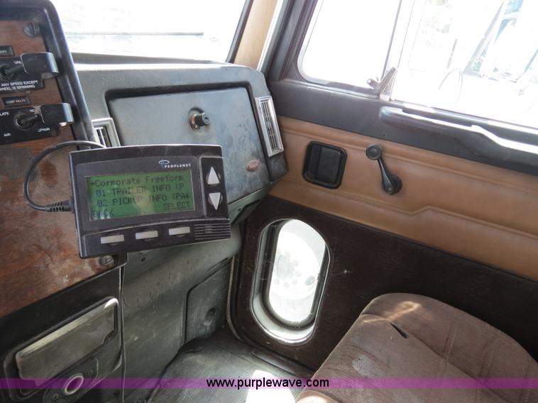 image for item B4524 2000 Peterbilt 377 semi truck