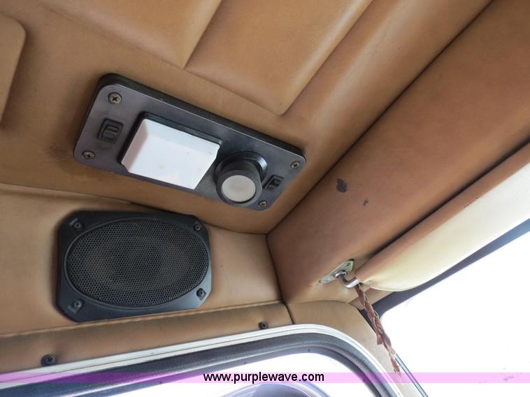 image for item B4524 2000 Peterbilt 377 semi truck