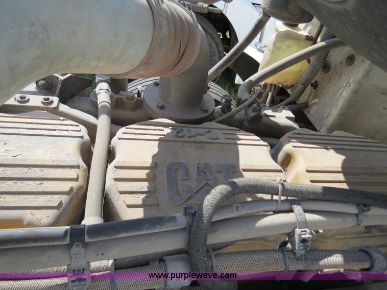 image for item B4524 2000 Peterbilt 377 semi truck