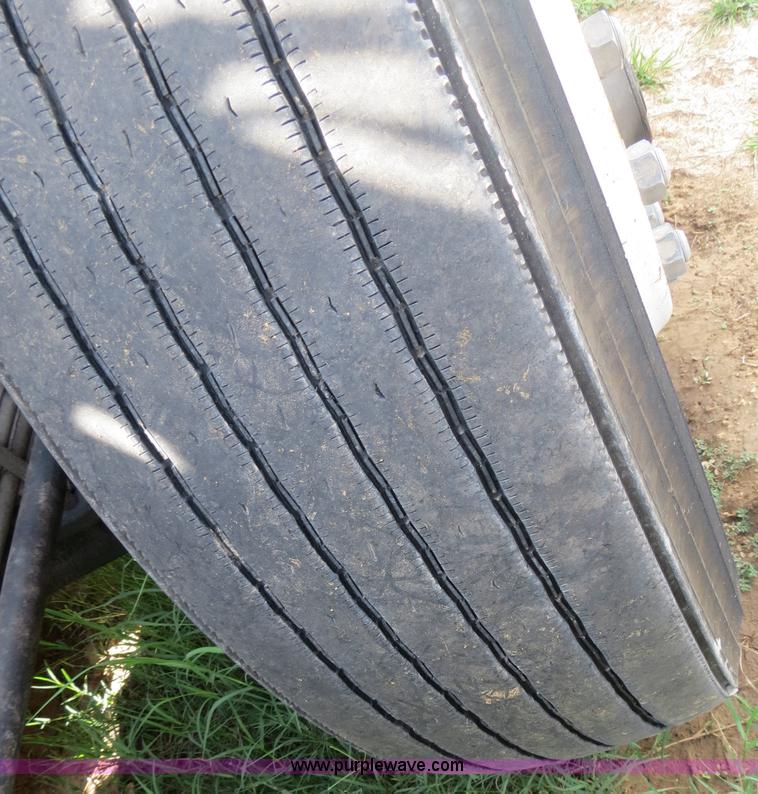 image for item B4524 2000 Peterbilt 377 semi truck