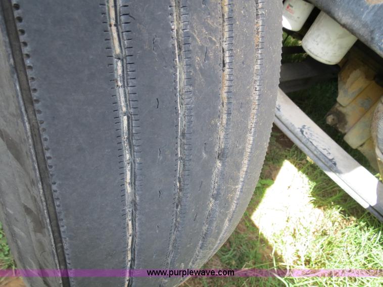 image for item B4524 2000 Peterbilt 377 semi truck