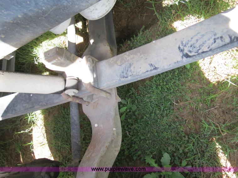 image for item B4524 2000 Peterbilt 377 semi truck