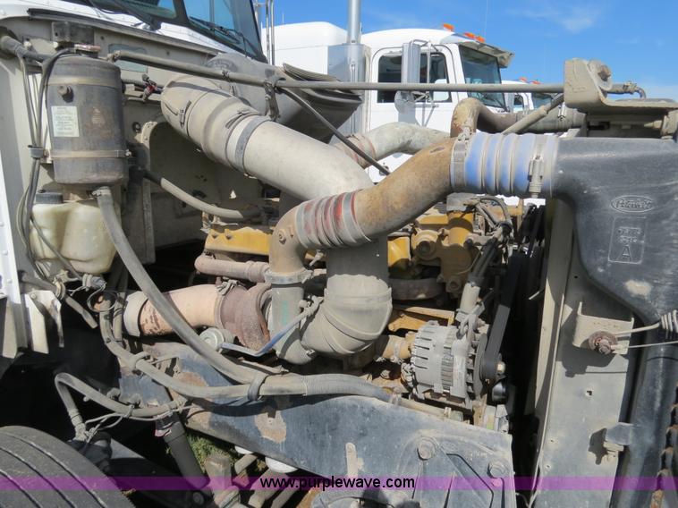 image for item B4524 2000 Peterbilt 377 semi truck