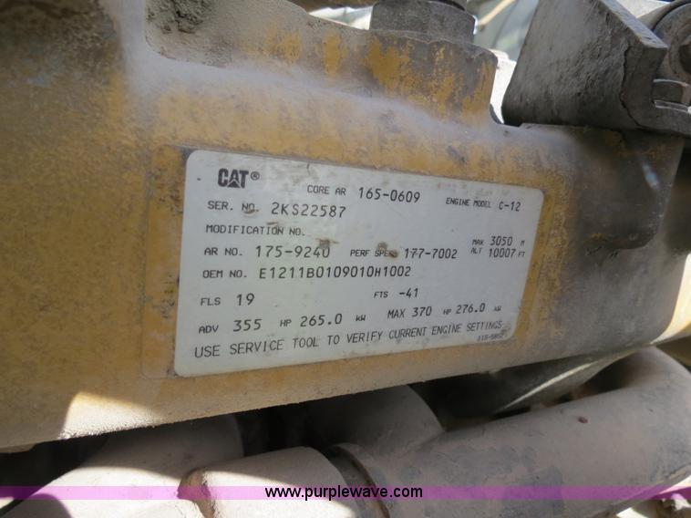 image for item B4524 2000 Peterbilt 377 semi truck