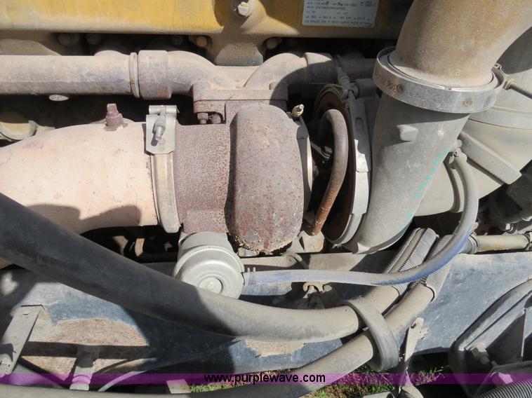 image for item B4524 2000 Peterbilt 377 semi truck