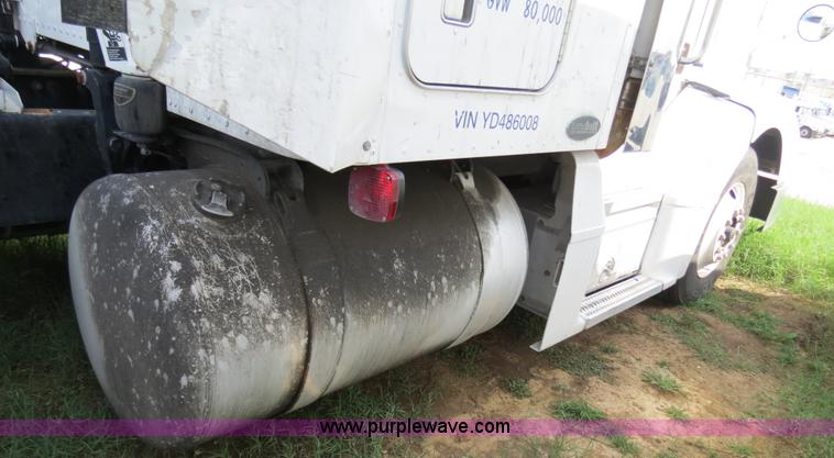 image for item B4524 2000 Peterbilt 377 semi truck