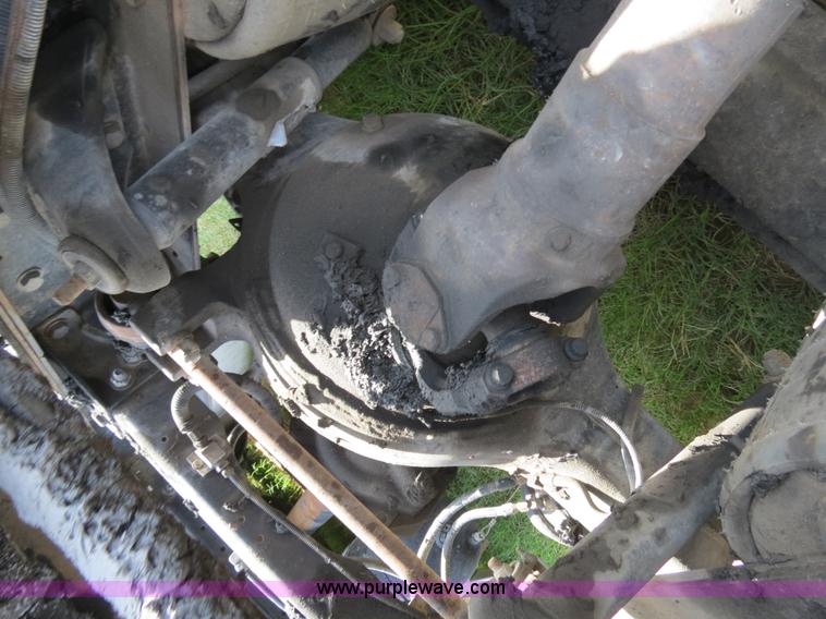 image for item B4524 2000 Peterbilt 377 semi truck