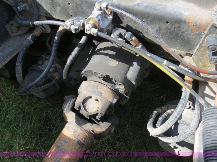 image for item B4524 2000 Peterbilt 377 semi truck