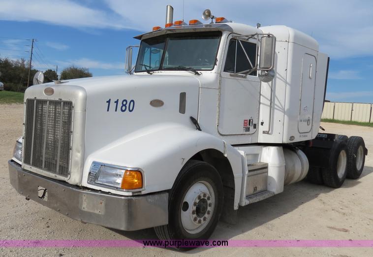 image for item B4525 2000 Peterbilt 377 semi truck