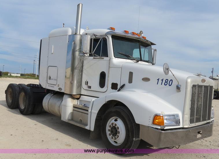 image for item B4525 2000 Peterbilt 377 semi truck