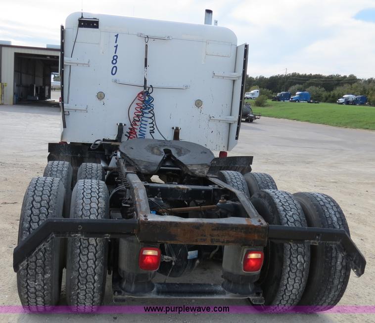 image for item B4525 2000 Peterbilt 377 semi truck