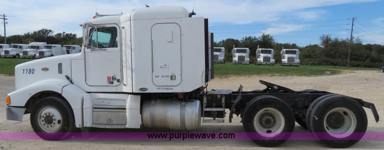 image for item B4525 2000 Peterbilt 377 semi truck