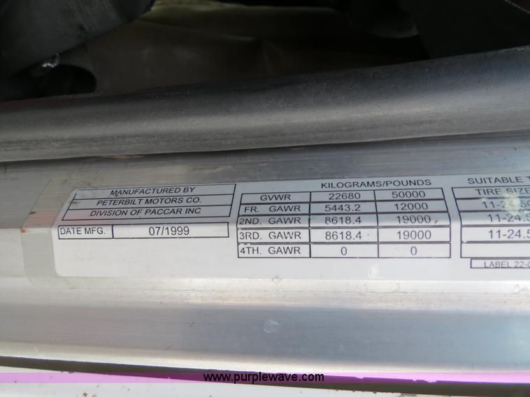 image for item B4525 2000 Peterbilt 377 semi truck