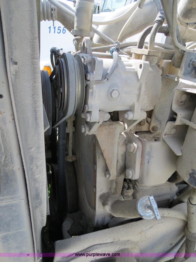 image for item B4525 2000 Peterbilt 377 semi truck