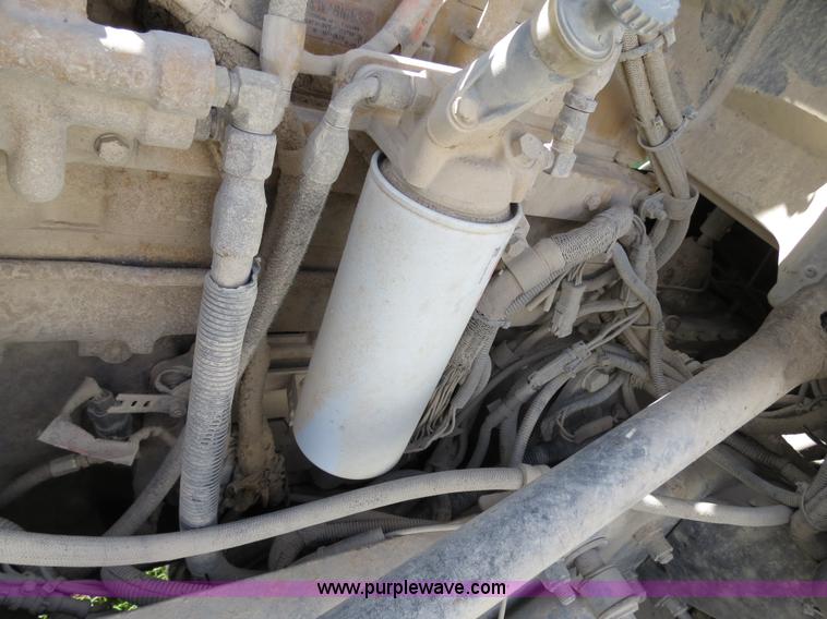 image for item B4525 2000 Peterbilt 377 semi truck