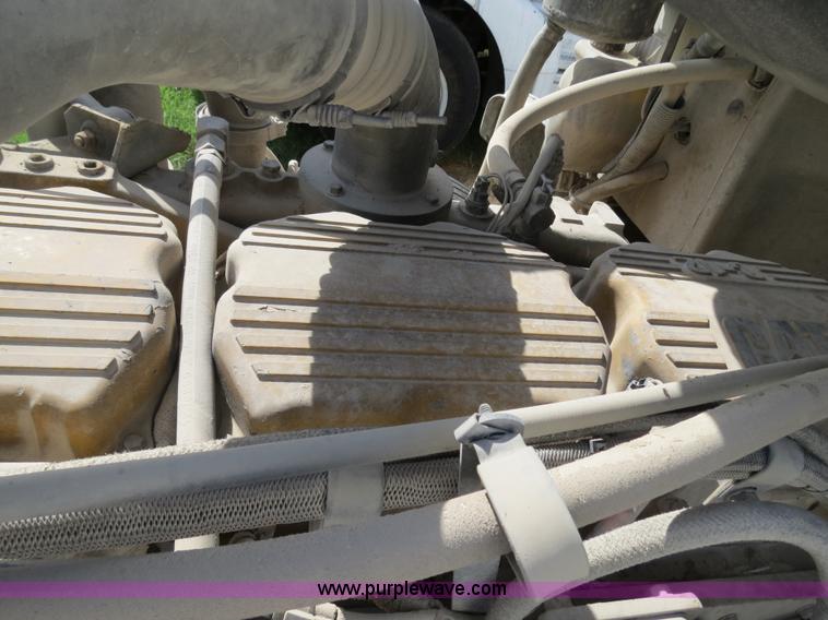 image for item B4525 2000 Peterbilt 377 semi truck