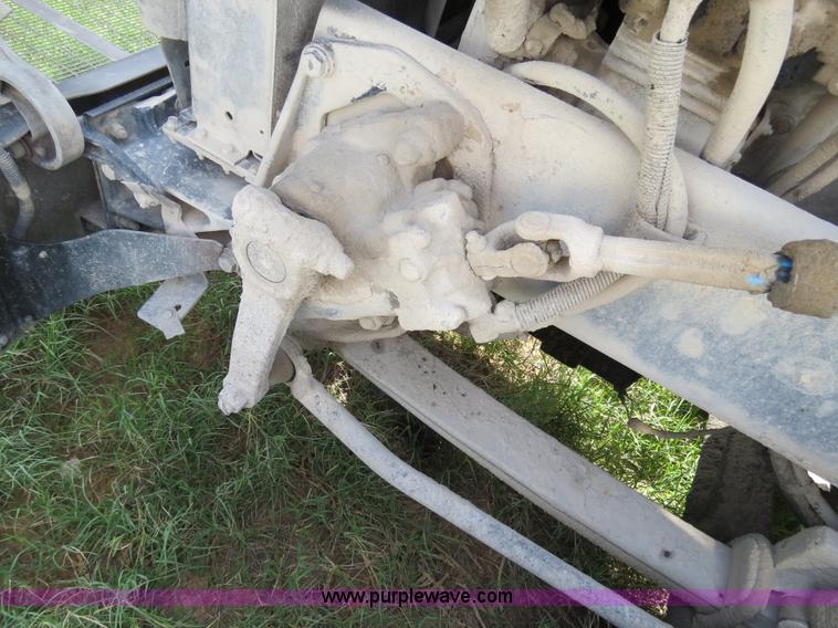 image for item B4525 2000 Peterbilt 377 semi truck