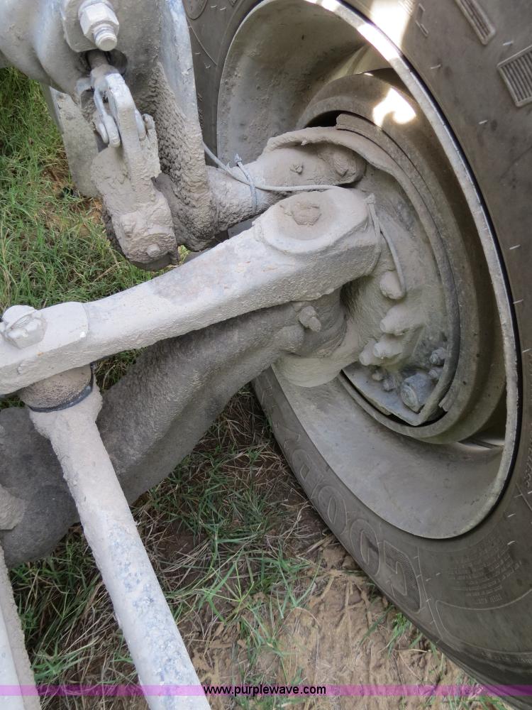 image for item B4525 2000 Peterbilt 377 semi truck