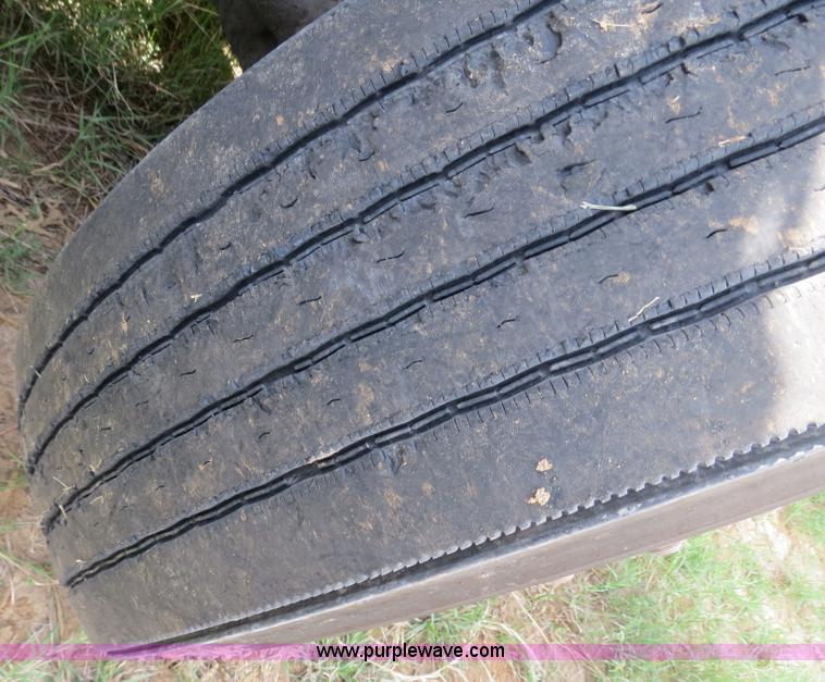 image for item B4525 2000 Peterbilt 377 semi truck