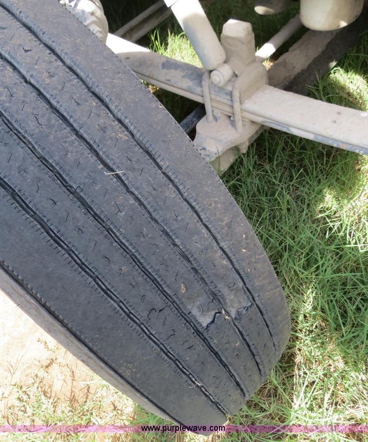 image for item B4525 2000 Peterbilt 377 semi truck