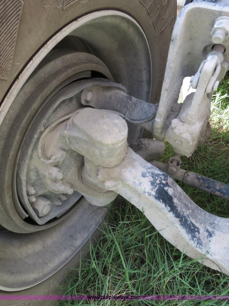 image for item B4525 2000 Peterbilt 377 semi truck