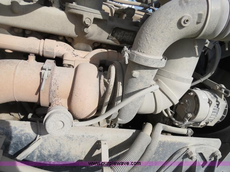 image for item B4525 2000 Peterbilt 377 semi truck