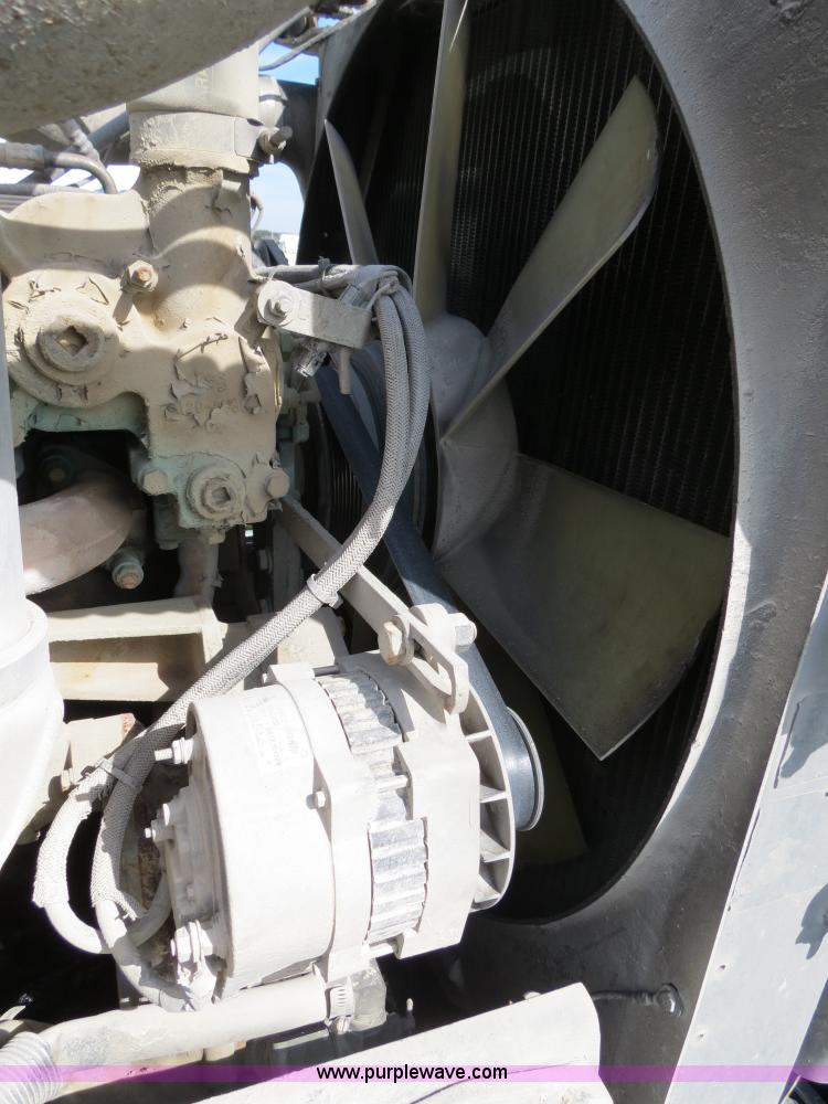 image for item B4525 2000 Peterbilt 377 semi truck