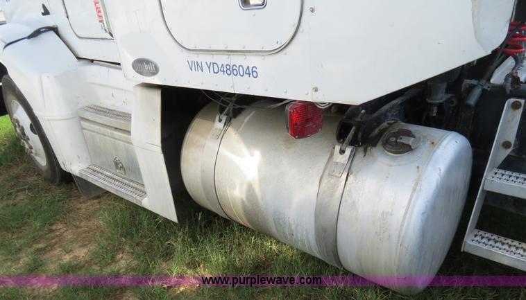 image for item B4525 2000 Peterbilt 377 semi truck