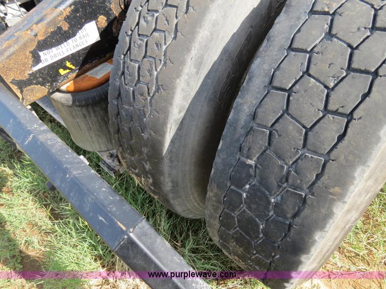 image for item B4525 2000 Peterbilt 377 semi truck