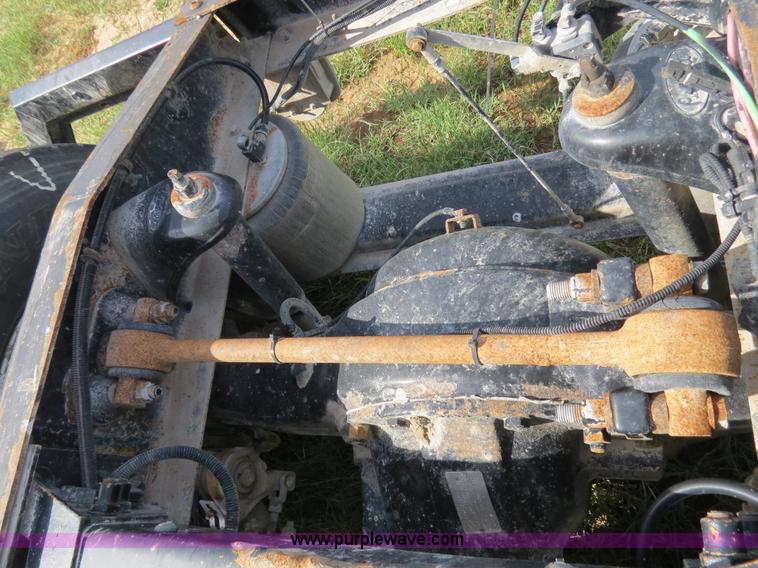 image for item B4525 2000 Peterbilt 377 semi truck