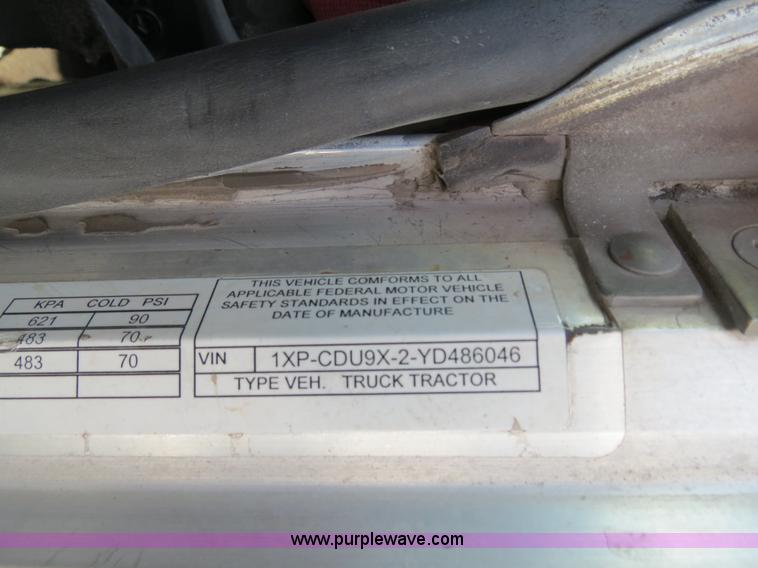 image for item B4525 2000 Peterbilt 377 semi truck