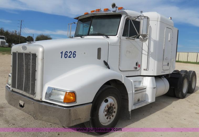 image for item B4526 1999 Peterbilt 377 semi truck