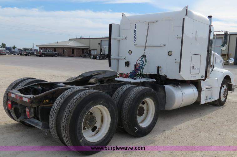 image for item B4526 1999 Peterbilt 377 semi truck