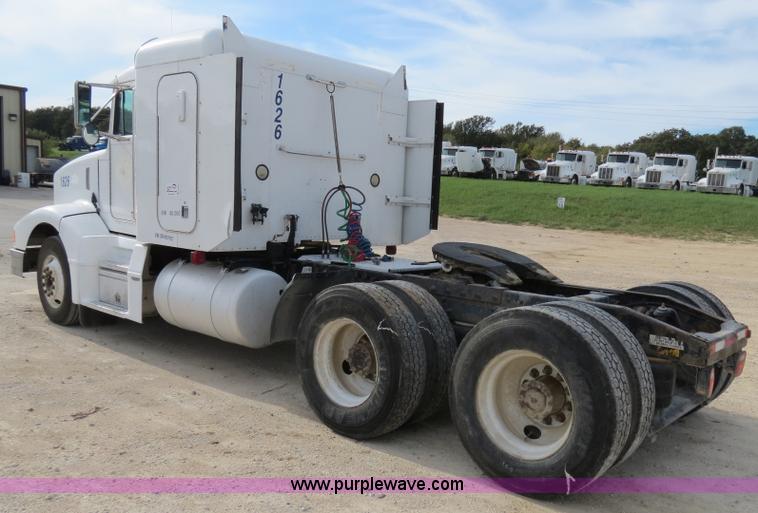 image for item B4526 1999 Peterbilt 377 semi truck